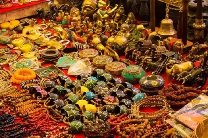 10 Must-Visit Places for Shopping in Ladakh 2024